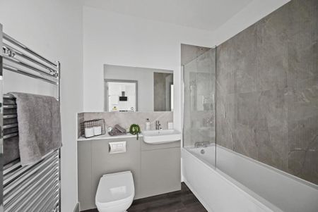 2 bedroom penthouse to rent - Photo 3