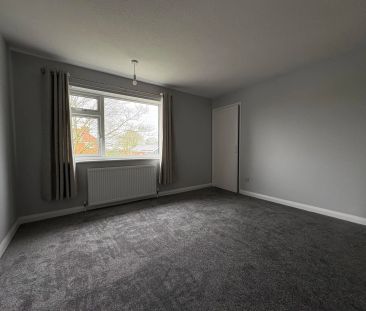 A superb FOUR BEDROOM detached family home occupying a lovely plot ... - Photo 6