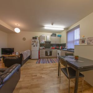 Providence Avenue, Woodhouse, Leeds, LS6 2HN - Photo 2