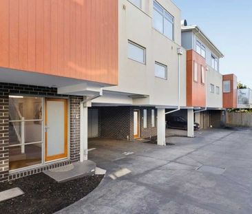 Modern Living in the Heart of Essendon - Photo 2