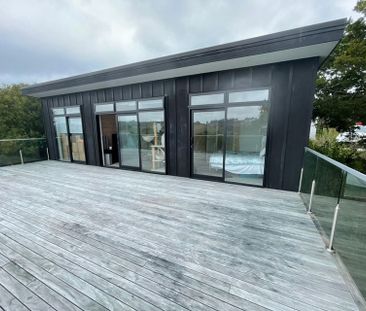 Charming 2BR Home w/ Deck & AC! - Photo 4