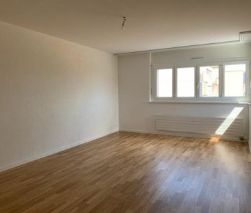 Bel appartement de 2 pièces entièrement rénové dans quartier calme ! - Foto 2