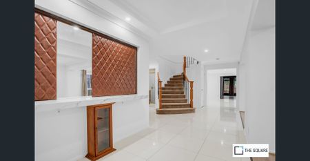Ultra-Spacious Clarendon Home | Family Comfort Meets Luxury Living - Photo 5