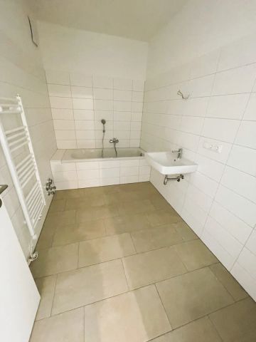 Neu sanierte 4-Zimmer Wohnung mit Loggia in aufstrebendem Wohnviertel - Photo 3