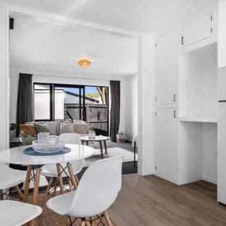 Central 2BR Townhouse with Garden and sleepout - Photo 1