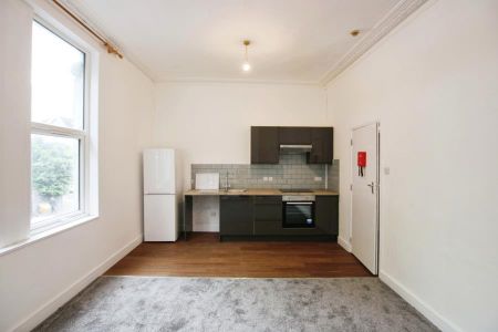 3 bedroom maisonette to rent - Photo 4