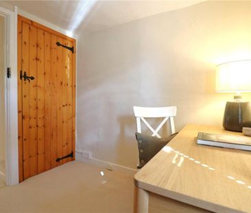 4 bedroom semi-detached house to rent - Photo 2