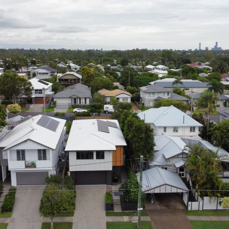 STUNNING EXECUTIVE 4+ BEDROOM ENTERTAINER'S OASIS! - Photo 3