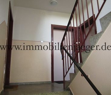 Alt Garstedt - Beim Alten Rathaus - gepflege Dachwohnung mit Küchenzeile, Laminat, Duschbad, 3.OG - Photo 2