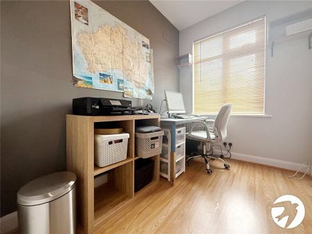 3 bedroom end of terrace house to rent - Photo 3