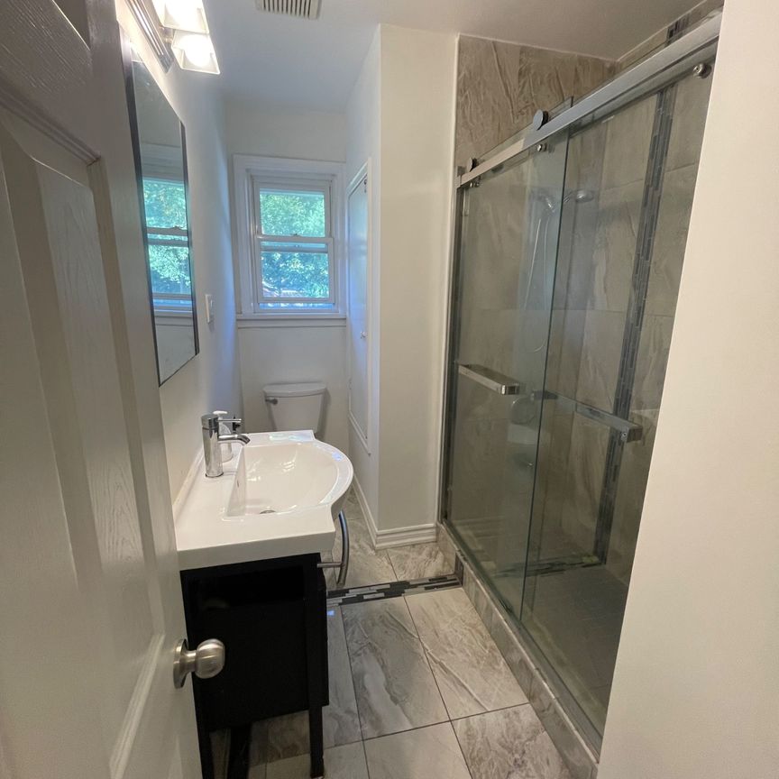 For Lease - 11 Byrne Boulevard, St. Catharines, Ontario - Photo 1