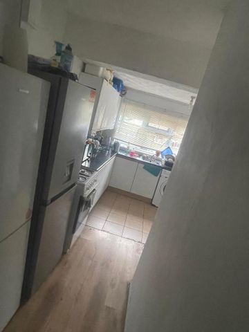 1 bedroom in a house share to rent - Photo 5