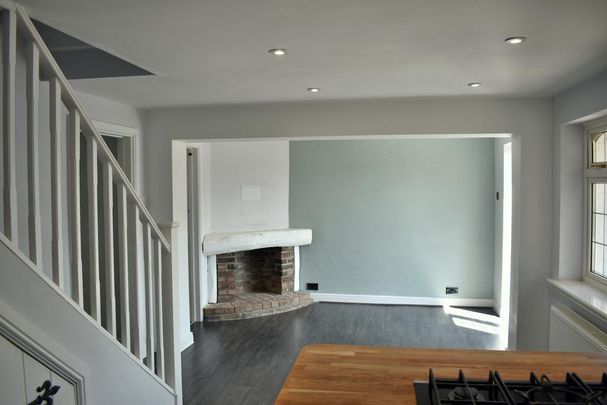 3 bedroom end of terrace house to rent - Photo 1