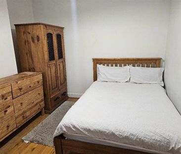 Room in a Shared Flat, Sangley Road, SE25 - Photo 1