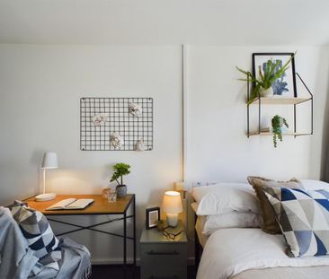 6 bedroom house to rent - Photo 1