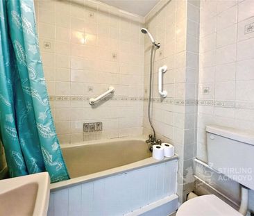 Colburn Crescent, Guildford, Surrey, GU4 7YZ - Photo 5