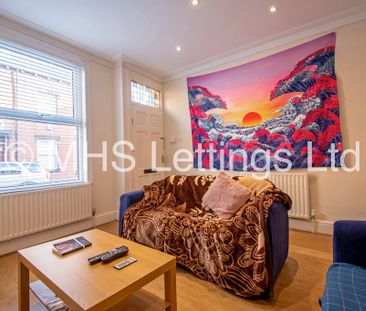 4 Bedroom Mid Terraced House for rent in Welton Place - Photo 2