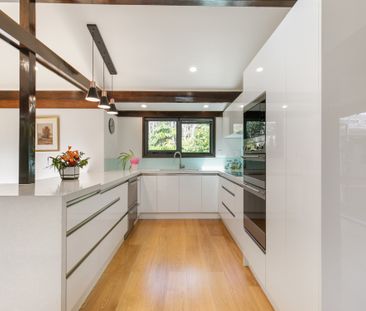 Spacious Renovated Family Home - Photo 3