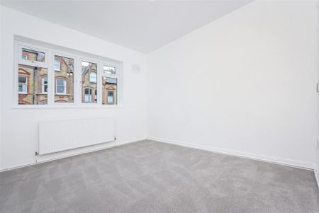 3 bedroom flat to rent - Photo 5