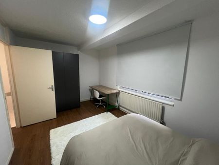 3 bedroom flat to rent - Photo 3