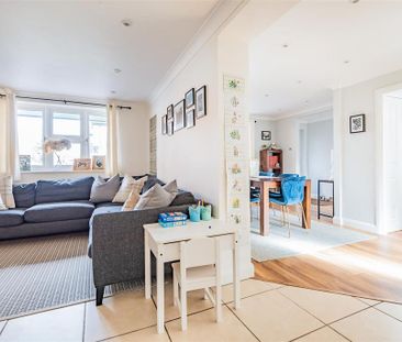 4 bedroom detached house to rent - Photo 3