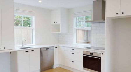 ST ALBANS/ EDGEWARE - TOWNHOUSE, 2 BEDROOMS PLUS STUDY - Photo 4