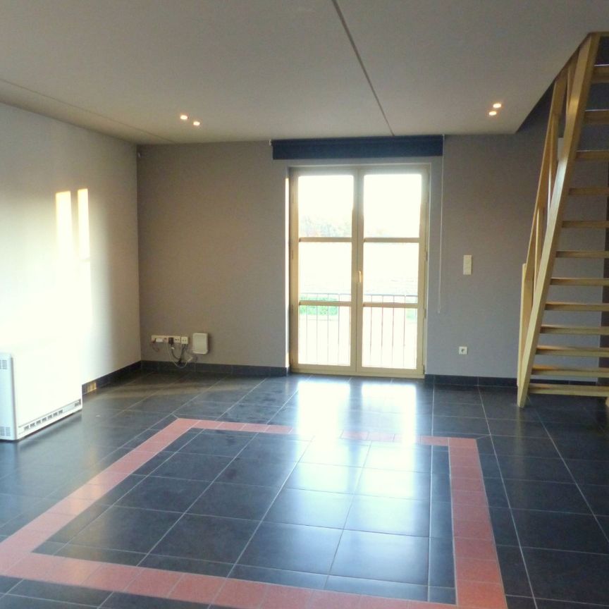 Duplex-app. met 2 slpk., terras en garage in Herk-de-Stad. - Photo 1