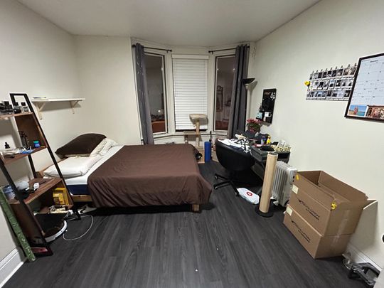 For Lease - 915 Lansdowne Ave, 2nd Floor Avenue, Toronto, Ontario - Photo 1