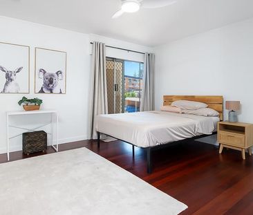 FULLY FURNISHED BEACH FRONT APARTMENT! - Photo 4