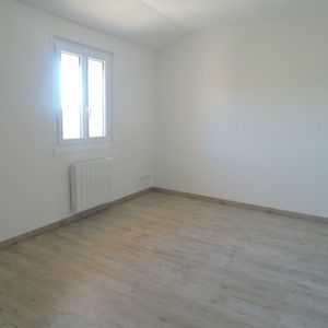 Location Appartement 3 pièces 92m² ST PAUL DE VARAX 01240 - Photo 2