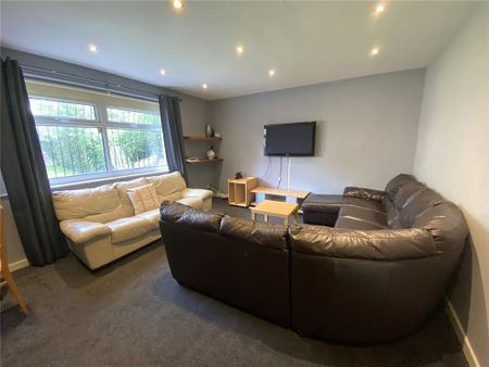 4 bedroom semi-detached house to rent - Photo 2
