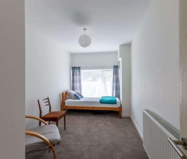 4 bedroom semi-detached house to rent - Photo 4