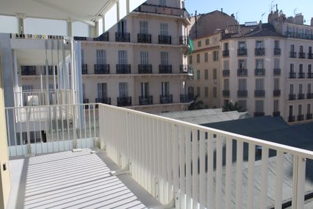 Location Appartement 1 pièce 38m² TOULON 83000 - Photo 5