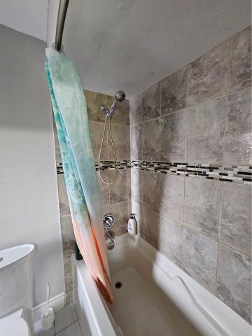 For Lease - 19 Piane Avenue Unit# Upper, Brampton, Ontario - Photo 4