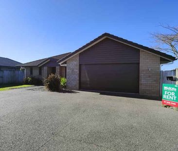 Brick and Tile Upmarket Executive Home - Photo 3