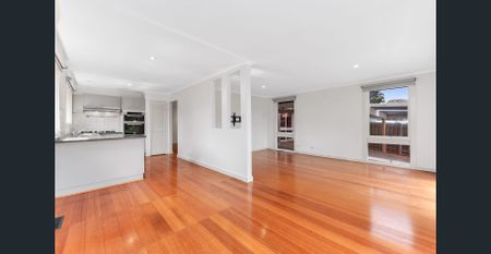 Spacious & Versatile Family Home in a Quiet Court Location - Photo 4