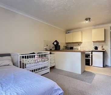 Studio to rent - Photo 1