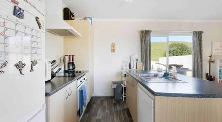 Spacious 4-Bedroom Home in Prime Welcome Bay L... - Photo 3