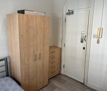 House share to rent - Photo 3