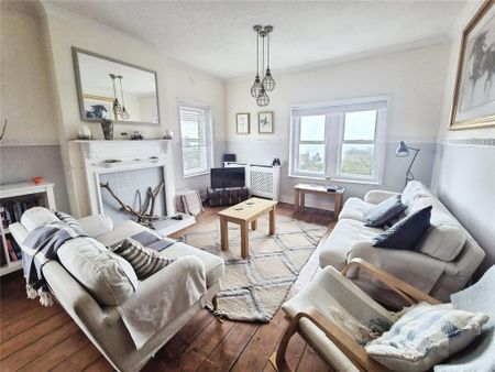 3 bedroom flat to rent - Photo 4