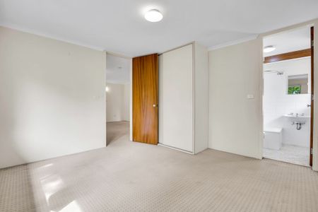 Spacious One Bedroom Apartment in a Prime Location - Photo 2