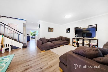 Spacious and Stylish Townhouse in the Heart of Dianella - Photo 2