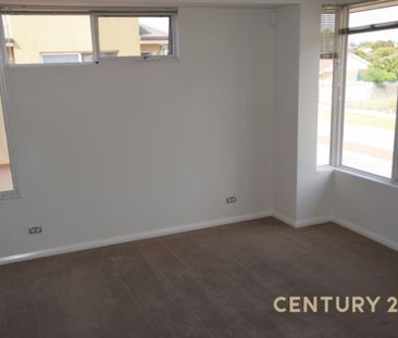 Spacious Unfurnished 3-Bedroom 2 Bath Home for Rent in Charming Riv... - Photo 2