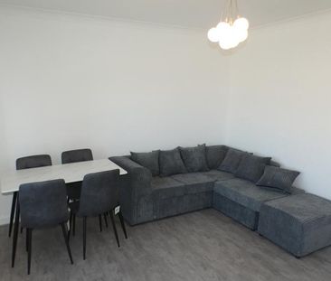 3 bedroom flat to rent - Photo 6
