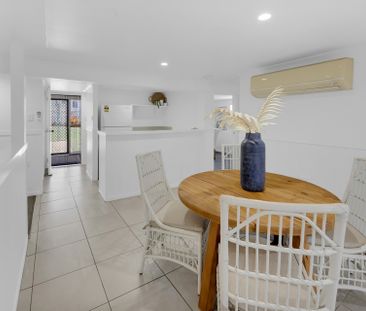 A Magnificent Family home so close to the beach - Photo 3