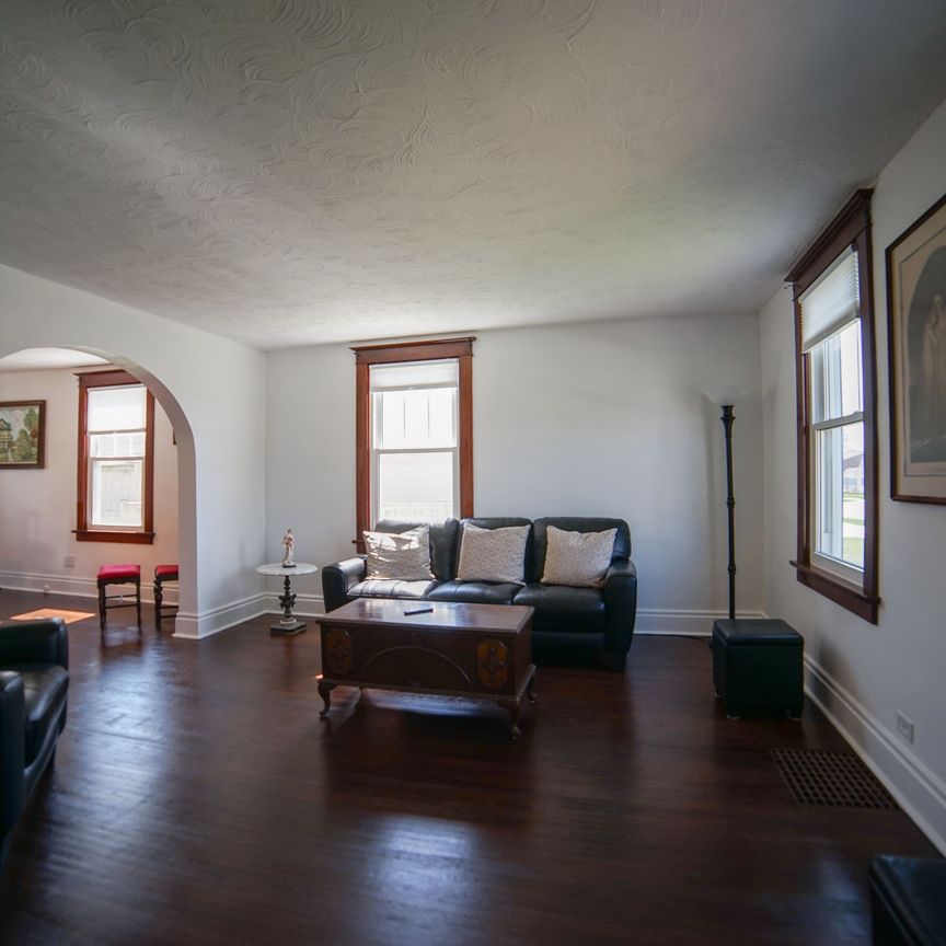 For Lease - 4046 Main Street, Niagara Falls, Ontario - Photo 1