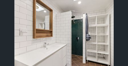 TWO BEDROOM TOWNHOUSE WITH PRIVATE COURTYARD - Photo 3