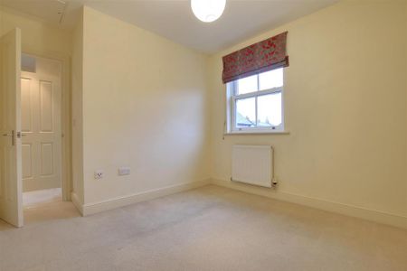 3 bedroom end of terrace house to rent - Photo 3
