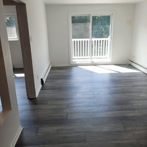 logement 3 1/2 au 2e- 3e étages 244 Denison O 870$- 885$ - Photo 2