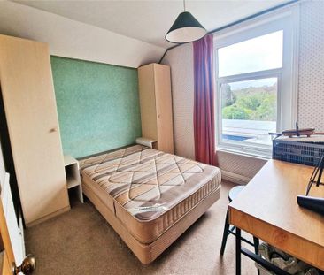 3 bedroom semi-detached house to rent - Photo 6